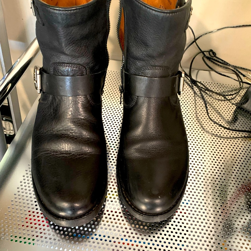 Womens Frye short boots size 9.